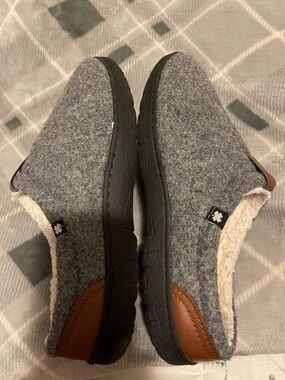 Lucky Brand Gray Felt Slip On Slippers with Brown Tabs Women’s 11 12 gray